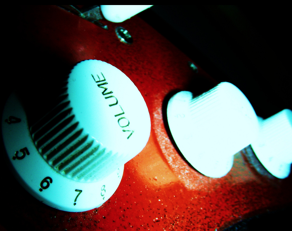 VOLUME KNOB