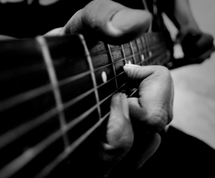 Fretting Guitar