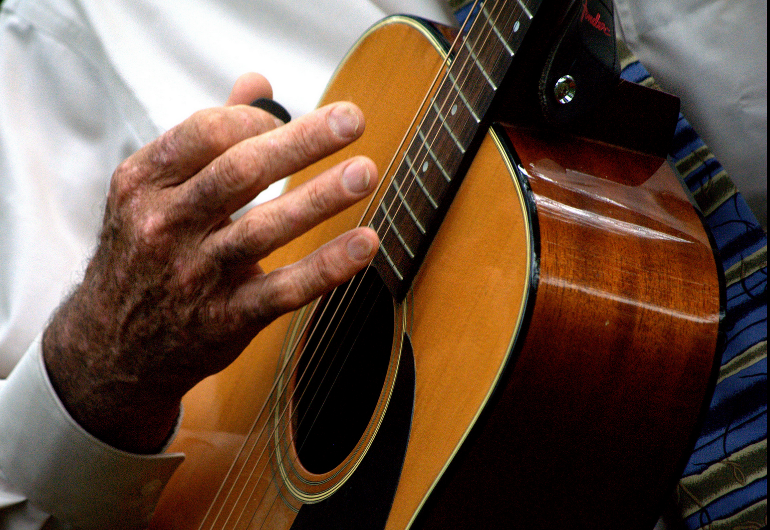 Playing guitar rhythm